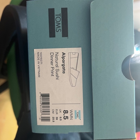 Brand new Tom's Alpargata "Natural Sushi Dinner" Print - 8.5 US / 6.5 UK - Picture 2 of 3